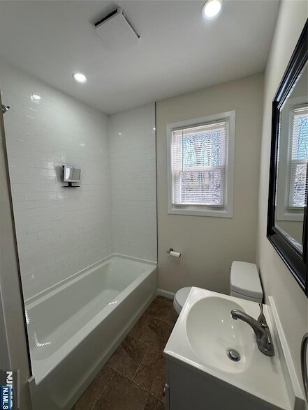 Building Photo - 60 Chamberlain Ave