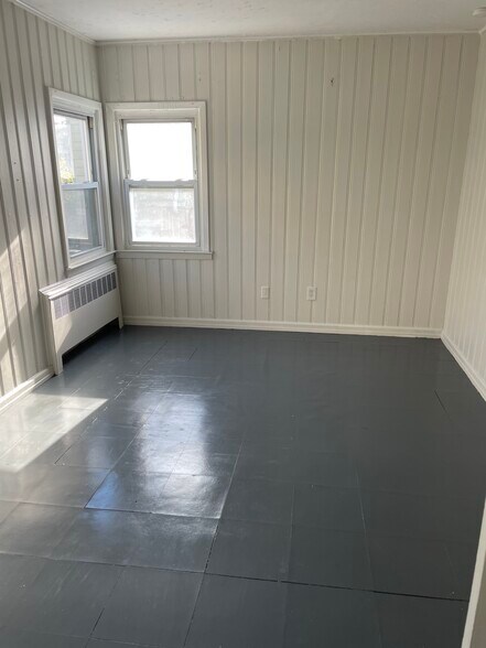 Building Photo - 112 Burhans Ave