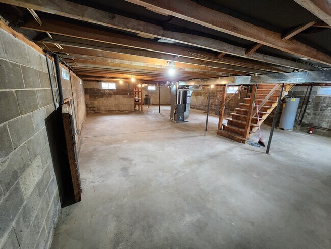 Building Photo - 7146 Tamarack Rd
