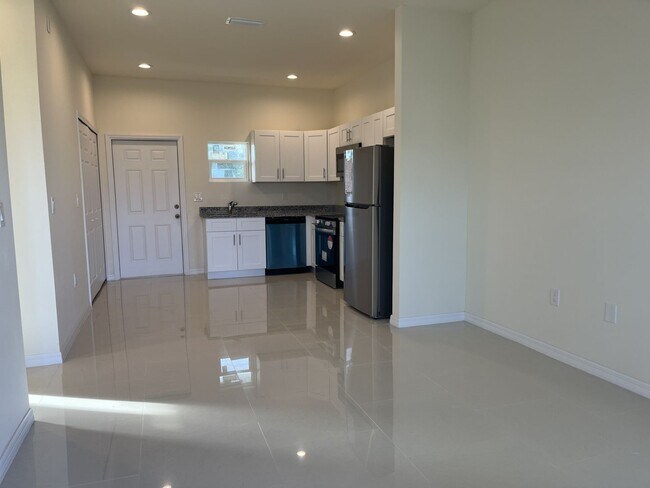Building Photo - New-MOVE IN READY SW LEHIGH ACRES, 2 BED 2...