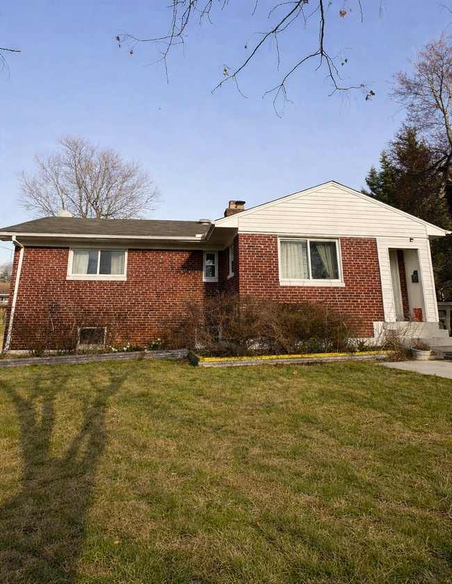 Building Photo - 2012 Henry Rd