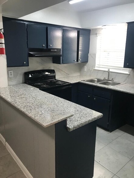 Kitchen - Glen Willow Apartments