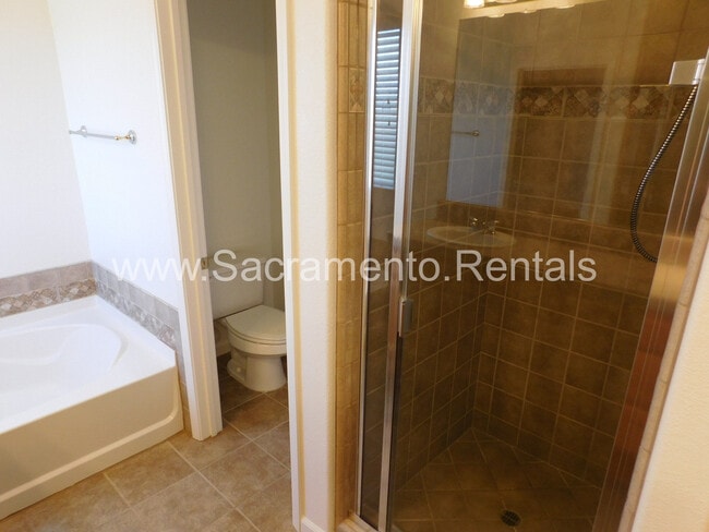 Building Photo - Very Nice Updated 4bd/3ba Rancho Cordova H...