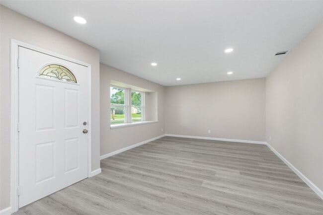 Building Photo - 9806 Sagebark Dr