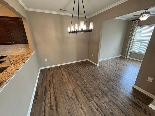 Building Photo - Like new 3 Bedroom townhouse with 2 car ga...