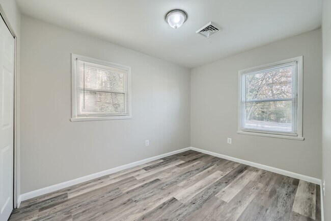 Building Photo - 601 Boxelder Dr