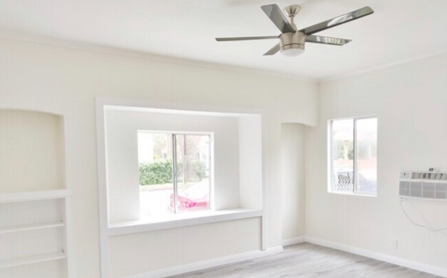 Building Photo - 1452 W 20th St