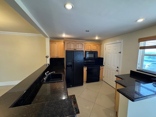 Building Photo - 4500 N Flagler Dr