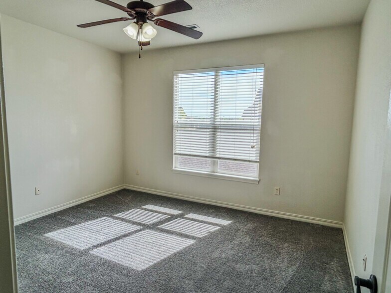 Main level bedroom - 5378 Palomino Ranch Pt