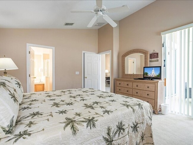 Building Photo - Stunning Fully Furnished 4-Bedroom, 3-Bath...