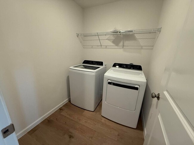 Building Photo - Four Bedroom/Two Bath - Summerdale