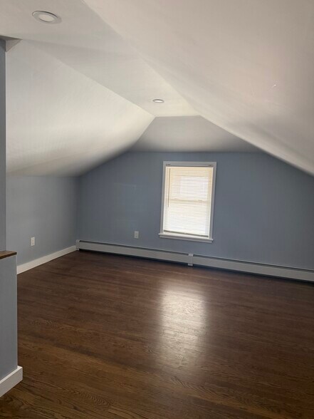 Building Photo - 33 Rosegarden St