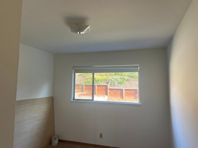 Building Photo - Spacious Newly Remodeled 3 Bedrooms and 2 ...