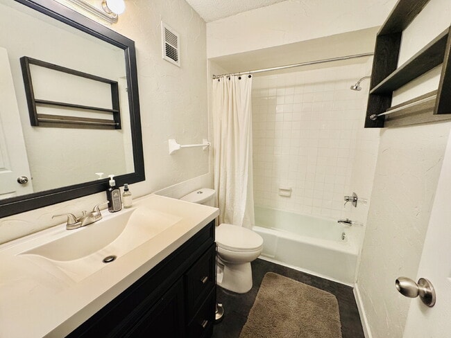 Building Photo - Furnished Chic & Spacious 2BR/2BA Condo Oasis in St. Louis Park – 1,160 Sq Ft of Modern Living!