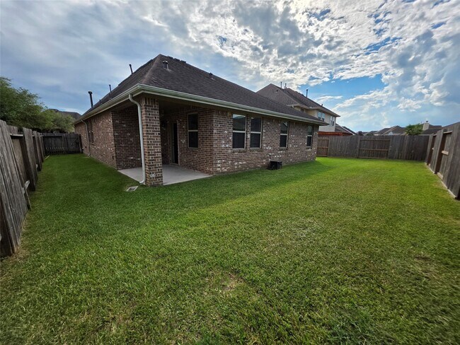 Building Photo - 267 Westwood Dr