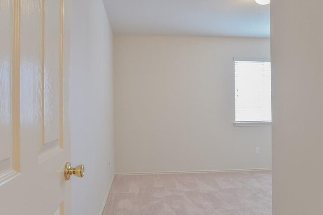 Building Photo - 520 Fort Thomas Pl