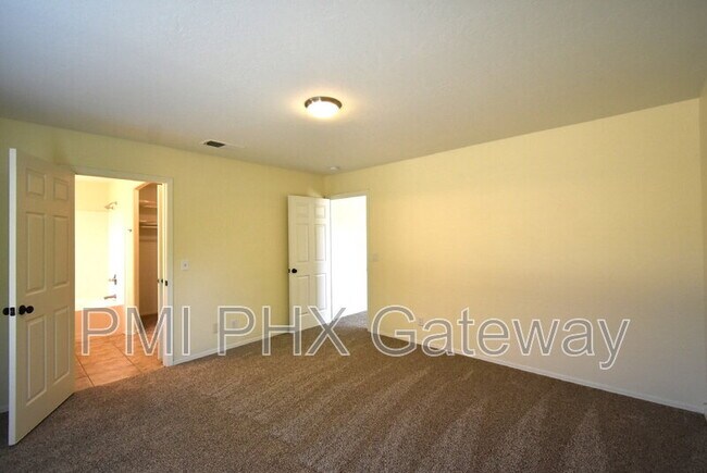 Building Photo - 2895 E Toledo Ct