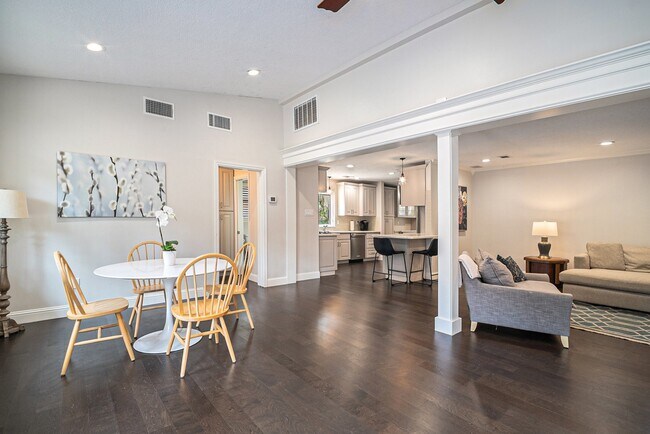 Building Photo - 743 Bison Dr