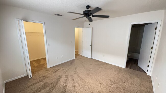 Building Photo - MOVE IN SPECIAL- Newly renovated 3 bedroom/2.5 bath townhouse for rent located in the lovely gate...