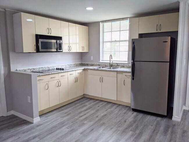 Building Photo - 206 Danley Dr