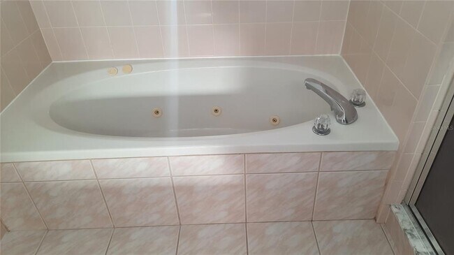 Building Photo - 58 Burning Bush Dr