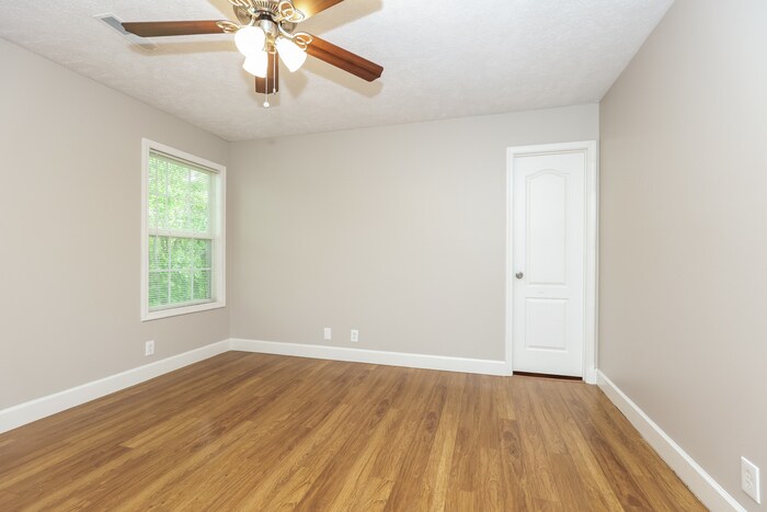 Building Photo - 2057 Aberdeen Cir
