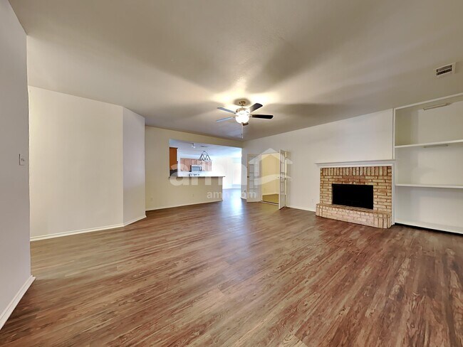 Building Photo - 512 Timber Dr