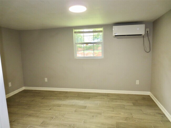 Building Photo - 2204 Parker Rd