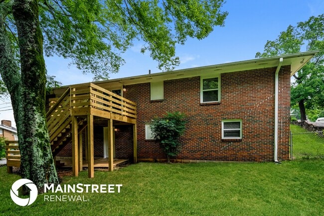 Building Photo - 1739 Mountain Dr