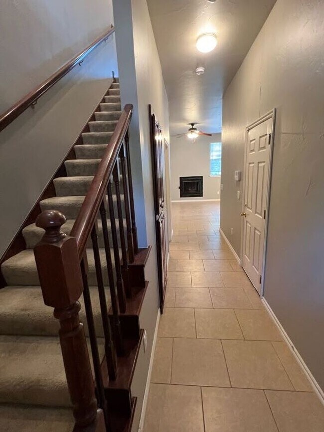 Building Photo - (3) Bed/(2.5) Bath Townhouse in Core Norma...