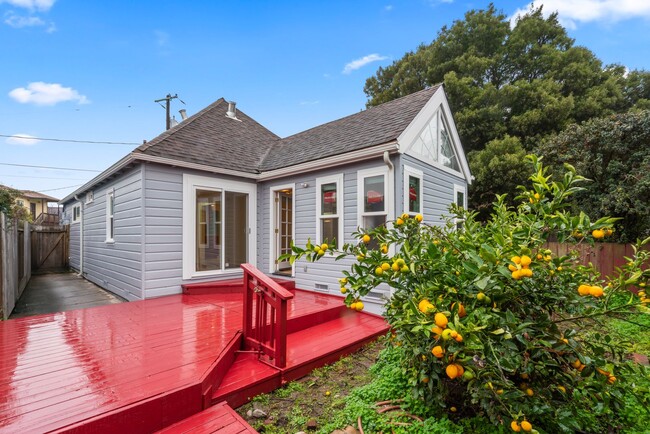 Building Photo - Charming 2Bed/1Bath Single-Family Home in ...