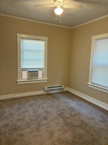 Building Photo - 1824 Elsmere Ave
