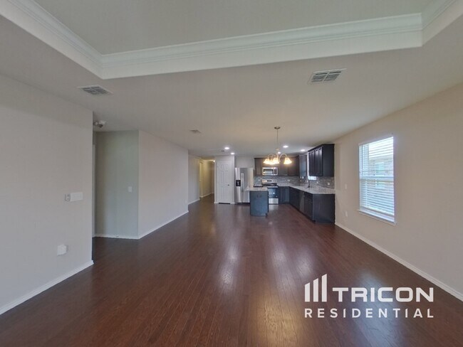 Building Photo - 1636 Vernon Dr