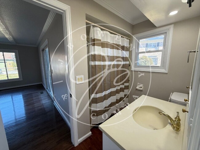 Building Photo - 4042 Newcastle Dr