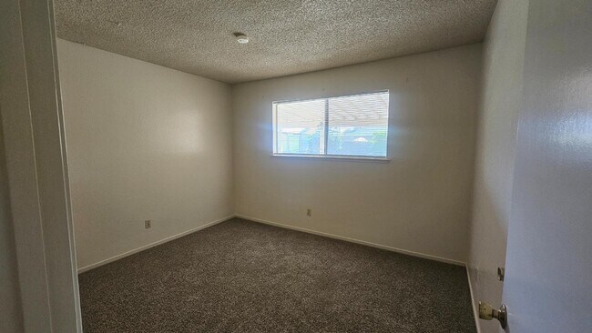 Building Photo - 92 W Gettysburg Ave