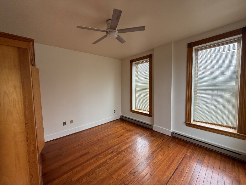 Building Photo - 265 N Limestone