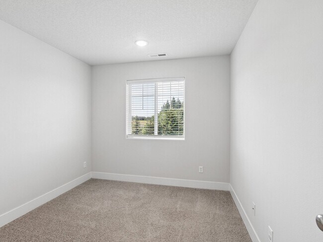 Building Photo - 15212 NW Cosmos St