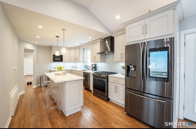 Building Photo - 15 Ridgebrook Dr