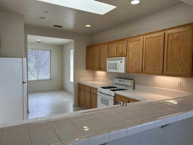 Building Photo - Gorgeous 3 Bedroom, 2 Bath Home in America...