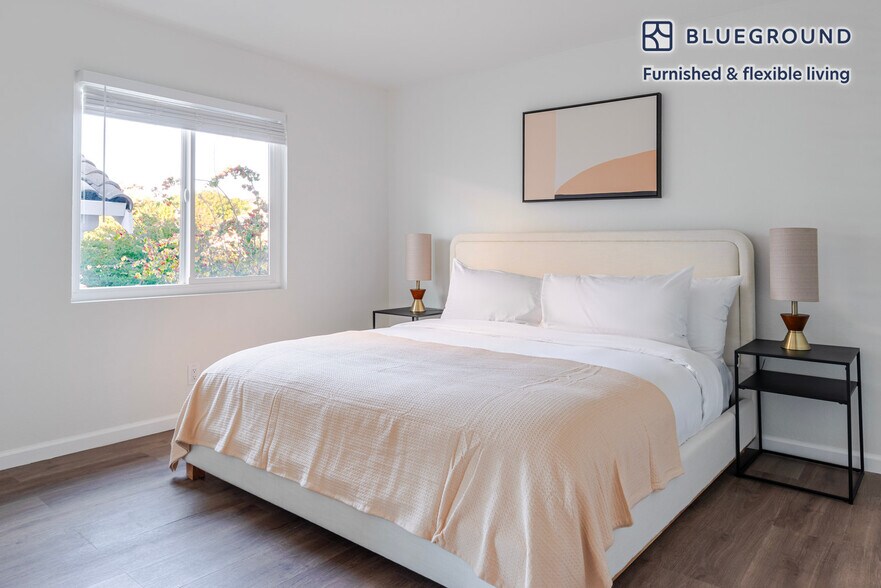 Building Photo - 245 Bush St