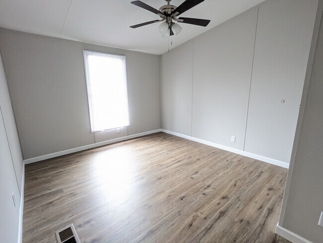 Building Photo - 329 Pine Hills Rd