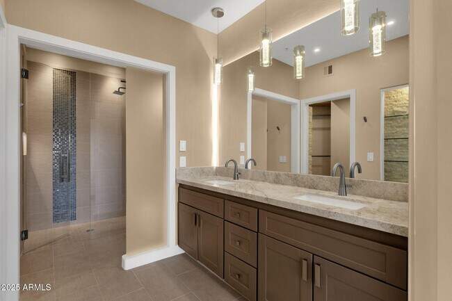 Building Photo - 13700 N Fountain Hills Blvd
