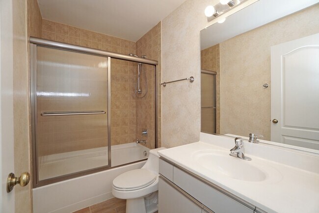 Building Photo - 229 Willow Pkwy
