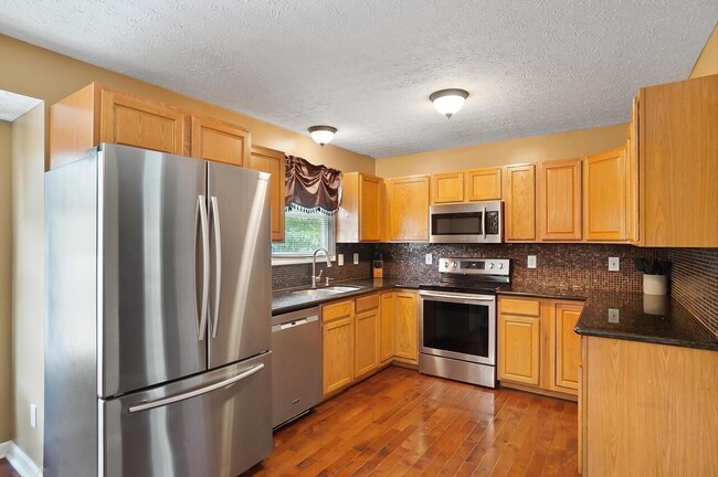 Building Photo - 5710 English Rose Dr