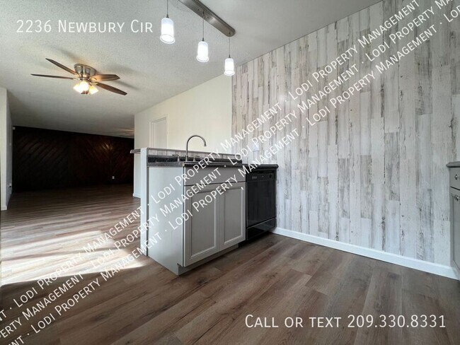 Building Photo - 2236 Newbury Cir