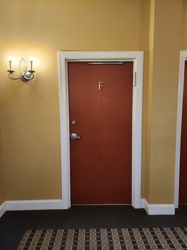Building Photo - Beautiful Condo-Downtown Hendersonville, NC