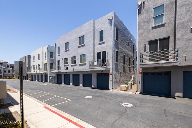 Building Photo - 615 E Portland St