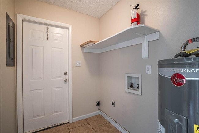 Building Photo - 748 Zella Ln