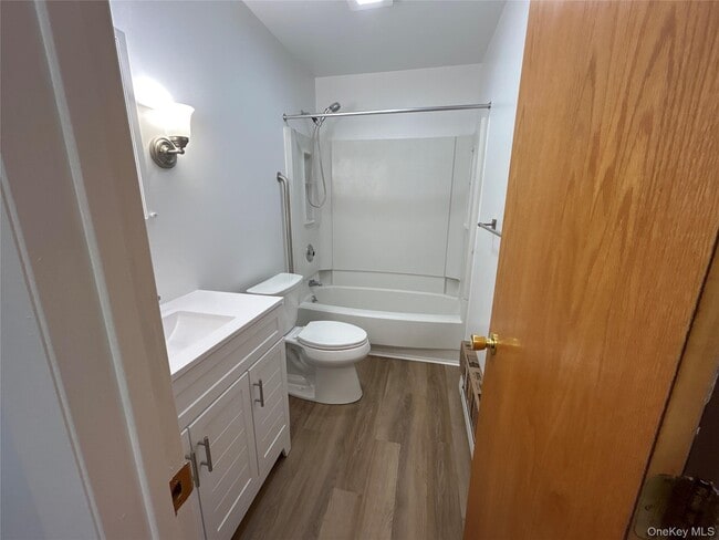 Building Photo - 5 Parkview Ct