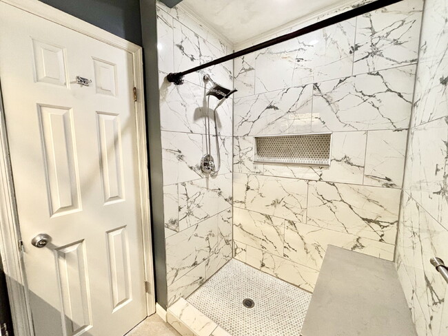 Building Photo - Gorgeous Townhome in Virginia Beach